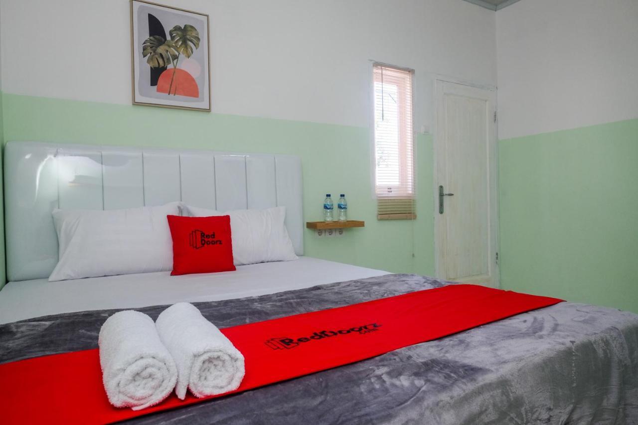 Hotel Reddoorz Near Tugu Kartasura Sukoharjo Exterior foto